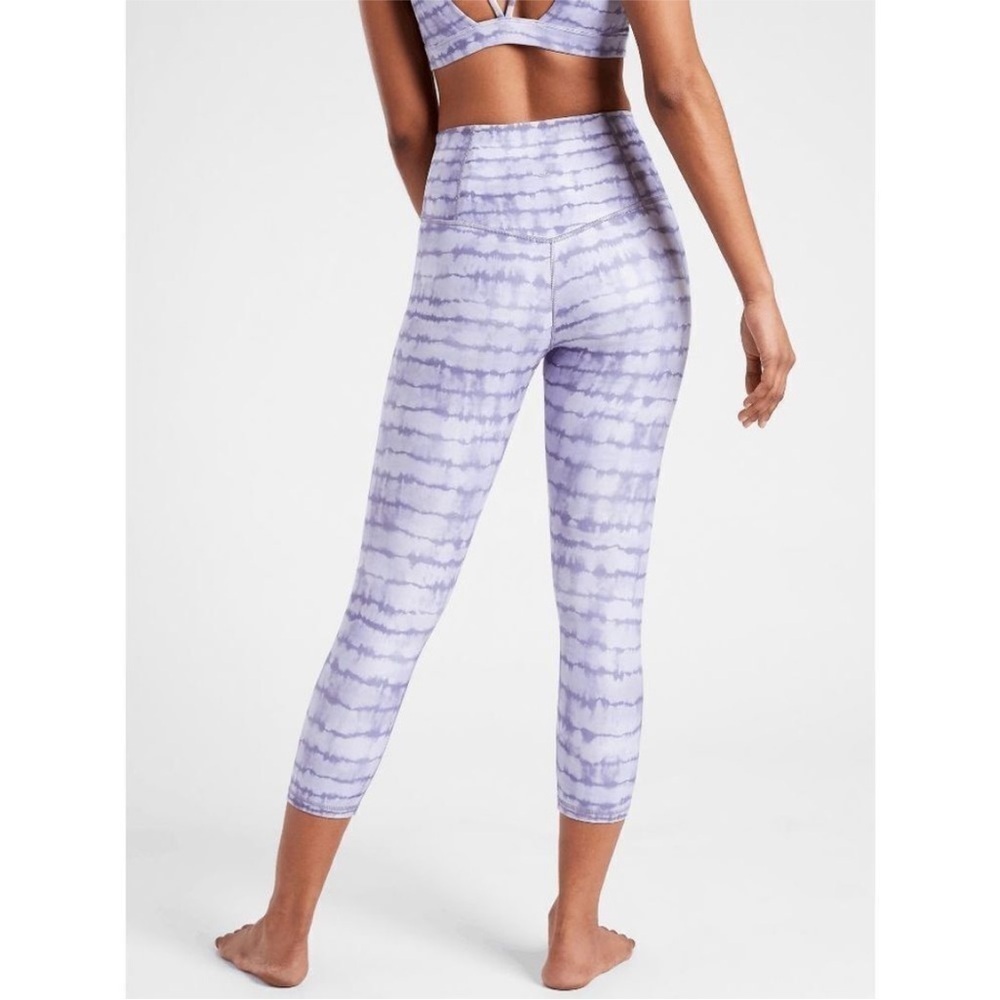 Athleta Elation Printed Capri Leggings Purple Medium EUC K1